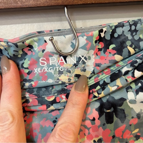 NWOT Spanx Women's Booty Boost Active 7/8 Leggings Splatter Floral Pattern XL - Picture 3 of 6